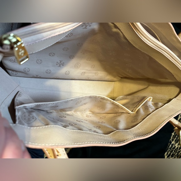 Tory Burch blush pink large tote. Beautiful used condition. No damage or odors. - Picture 5 of 11